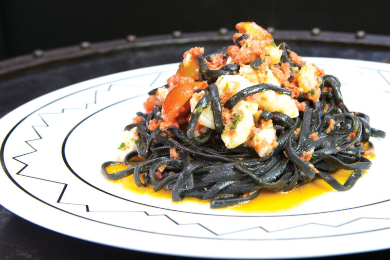 Ca’ Del Sole Linguine Nere Con Salame Calabrese E Gamberi